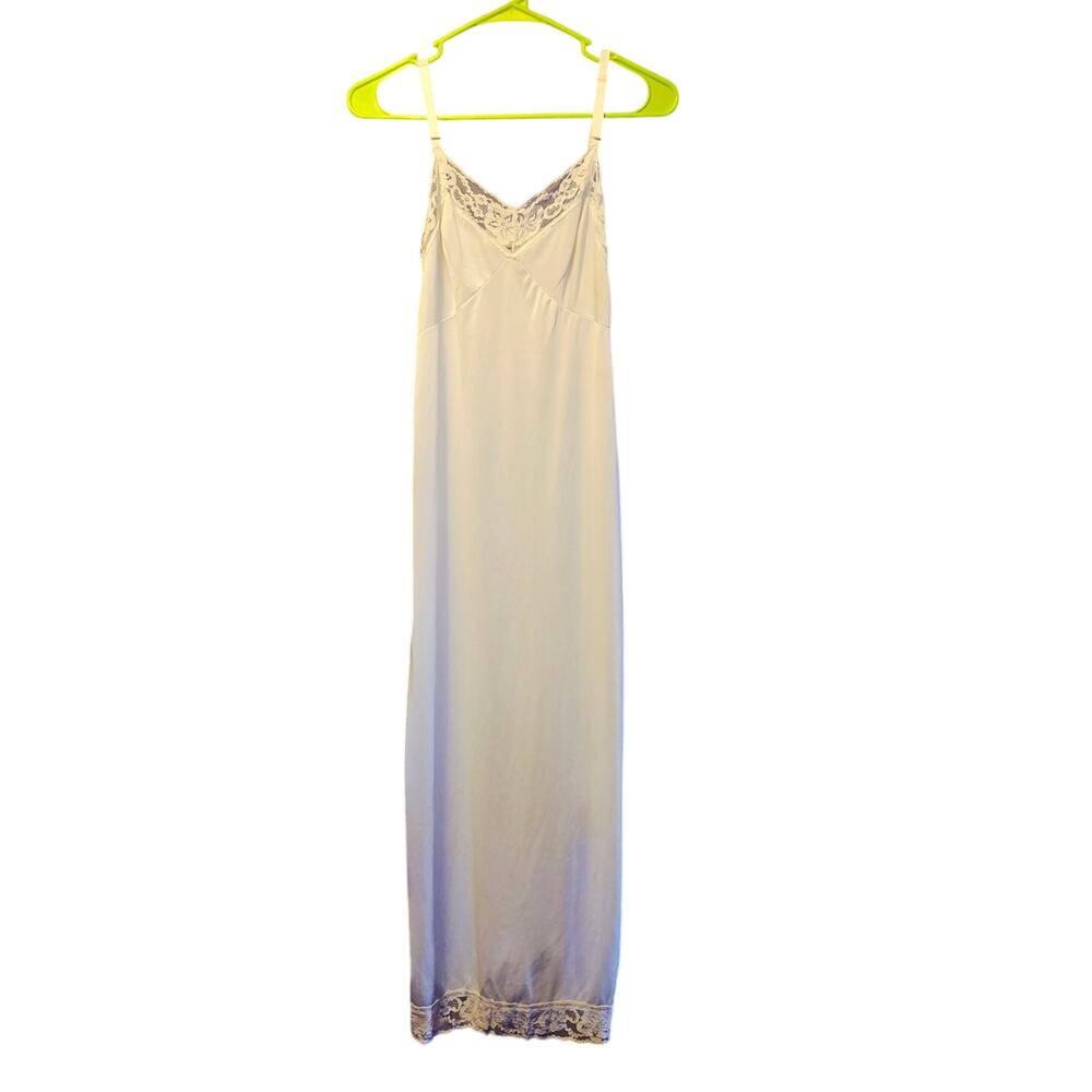 Vintage montgomery Wards white lace trimmed full length slip size small